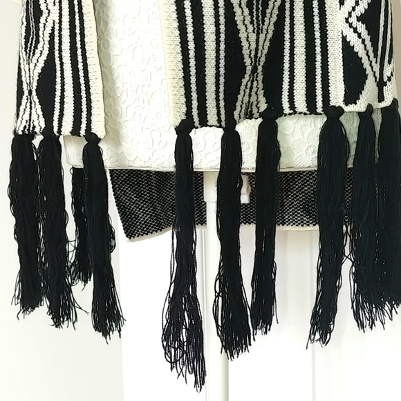 Cream & black geometric cardigan, Minkas NWT - Picture 8 of 12